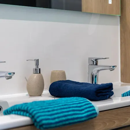 Plumeria - Grand 75m2 - Au Calme Et Jardin - Proche Gare, Nouvelle - Parking Public Gratuit - 2 - 4 Lits Séparés *